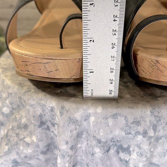 Journee Collection “Rayna” Charcoal Cross-band Cork Wedge Sandals WMS 9M🩶EUC - Picture 3 of 10
